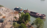 Bãi tập kết cát trái phép tại Gia Lâm: Nguy cơ cho nhà máy nước sạch sông Đuống