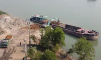 Bãi tập kết cát trái phép tại Gia Lâm: Nguy cơ cho nhà máy nước sạch sông Đuống