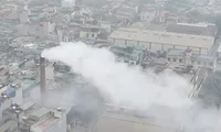 Hà Nội: Nhà máy dệt công nghiệp xả khói, gây ô nhiễm giữa khu dân cư