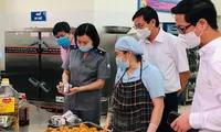Kiểm tra đột xuất cơ sở ăn uống ở Hà Nội, 25 cơ sở không đạt