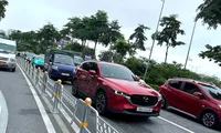 &apos;Không ai mang cọc và rào sắt ra chôn ở giữa đường để phân làn&apos; 