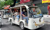 Ô tô điện chở khách chạy trên đường cấm: Sở Xây dựng Hà Nội nói gì?