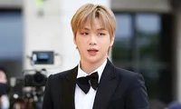 Dù là tâm điểm chỉ trích vì pha lỗi miệng trên truyền hình, Kang Daniel vẫn tham gia &apos;Mr Trot 2&apos;