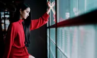 Quan Hiểu Đồng &apos;đọ sắc&apos; cùng thần tượng trong một khung hình, cư dân mạng vội &apos;soi&apos; ra điều này