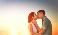 Cách đặt tay khi hôn nhau cho thấy mức độ thấu hiểu ngầm giữa hai người