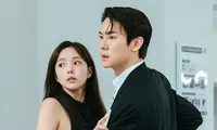 Đang gây &apos;sốt&apos;, bất ngờ &apos;When The Phone Rings&apos; gặp ngay &apos;phốt&apos;