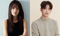 Netizens đứng ngồi không yên khi ‘tình đầu quốc dân phiên bản nam’ sánh đôi cùng ‘cô nàng nấm lùn hot nhất xứ Hàn’