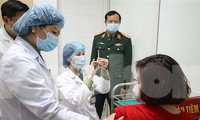 Tiêm thử nghiệm vắc xin phòng COVID-19