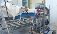 Tập vật lý trị liệu hô hấp cho phi công người Anh mắc COVID-19