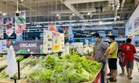 Cách ly xã hội tiếp, TPHCM có lo thiếu thực phẩm, khẩu trang?
