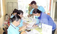 Người dân TPHCM đi bỏ phiếu về việc thành lập TP Thủ Đức