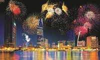 Hàng loạt công ty “hứa lèo” tài trợ bắn pháo hoa cho TPHCM