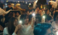 Bạn trẻ gấp sao, hưởng ứng đêm nhạc &apos;chữa lành&apos; gây quỹ thiện nguyện