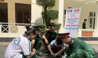 Bạn trẻ thích thú trải nghiệm chương trình ‘Một ngày làm chiến sĩ Quân đội Nhân dân Việt Nam’