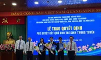 UBND TP. HCM trao quyết định cho 3 nhân sự từ nguồn sinh viên tốt nghiệp xuất sắc