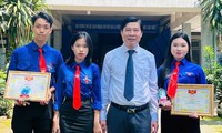 Nam sinh thủ khoa tỉnh Long An từng 2 lần định bỏ học để đi làm để phụ giúp bà 