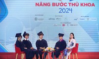 Thủ khoa ‘Nâng bước thủ khoa 2024’: ‘Chọn sống với giá trị biết ơn và không ngừng nỗ lực’