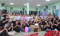 Mang yêu thương đến trẻ em khiếm thị