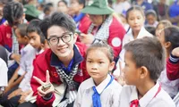 Màu áo tình nguyện của tuổi trẻ TP. HCM trên nước bạn Lào