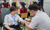 Sinh viên trường ĐH Nguyễn Tất Thành tham gia &quot;Ngày tình nguyện Đỏ&quot;