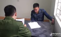 Đối tượng Nguyễn Công Hùng từng có 2 tiền án về tội chiếm đoạt tài sản và tội đánh bạc
