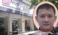 Bị can Bùi Quang Huy - Tổng giám đốc Công ty Nhật Cường. (Ảnh nhỏ: Cơ quan công an cung cấp)