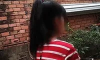Bé gái bán vé số báo bị cướp tiền, cưỡng bức