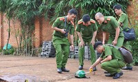 Cảnh sát khám nghiệm hiện trường nạn nhân bị tấn công