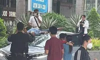 Người đàn ông nhảy lầu ngay trước mặt vợ con tại sân bay Đà Nẵng