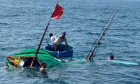 Tàu cá va chạm tàu hàng, 3 người chết và mất tích