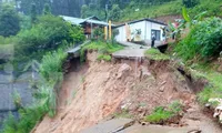 Nhà ngập, đường sá sạt lở, ruộng ao chìm trong biển nước ở Yên Bái