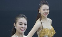 Những &apos;bóng hồng&apos; khoe sắc tại triển lãm ôtô ở Hà Nội