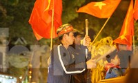 Tuyển Việt Nam thắng UAE, biển người xuống đường ăn mừng