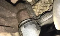 Ô tô bị rò rỉ dầu và nỗi lo hết bảo hành
