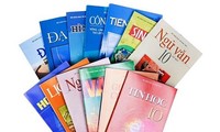 SGK lớp 10 năm nay khan trên thị trường SGK các thành phố lớn như Hà Nội
