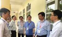 Thứ trưởng Bộ GD&ĐT Nguyễn Hữu Độ kiểm tra công tác chấm thi tự luận của Hà Nội