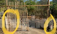 Cột mốc ranh giới giữa đất quy hoạch nghĩa trang nhân dân, lò hoả táng của thành phố Sơn La và đất quy hoạch của trường Đại học Tây Bắc. Ảnh Nghiêm Huê