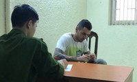 Doussy Jonathan tại cơ quan công an.