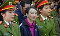 Mẹ nữ sinh giao gà tại Điện Biên bật khóc khi nhắc tới con gái tại tòa