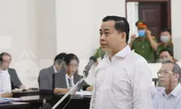 Bị cáo Phan Văn Anh Vũ trình bày tại tòa phúc thẩm. Ảnh Như Ý.