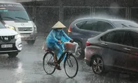 Miền Bắc hửng nắng trước khi đón mưa dông, miền Trung mưa dài ngày