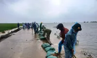 Miền Trung, Nam Bộ mưa lớn đỉnh điểm, miền Bắc &apos;nóng bất thường&apos; đến bao giờ?