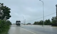 Mưa lớn kéo dài, miền Trung đón lũ mới