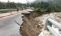 Bão số 9 khiến nhiều địa phương ở miền Trung và Tây Nguyên có nguy cơ cao xảy ra sạt lở đất và lũ quét.