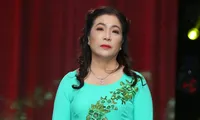 Vợ nhạc sĩ &apos;Hoa sứ nhà nàng&apos; đi cào nghêu, chạy xe ôm để nuôi chồng viết nhạc