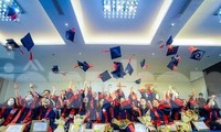 Học bổng Nâng bước Thủ khoa: “Em mong sớm khỏi bệnh để được đi nhận học bổng”