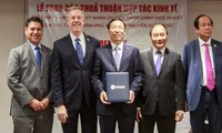 Lãnh đạo cấp cao hai nước ghi nhận việc ký kết Ý định thư giữa cơ quan hải quan hai bên.
