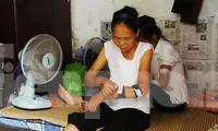 ‘Xóm chạy thận’ Hà Nội vật vã dưới nắng nóng, oi bức
