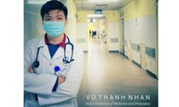 Tình nguyện viên nơi tuyến đầu chống dịch &apos;Thắng dịch con sẽ về&apos;