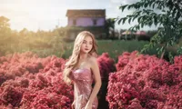 Nữ sinh Gia Lai yêu kiều đọ sắc cùng ngàn hoa